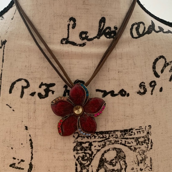 🆕 Boutique pink floral faux leather strand pendant necklace - Picture 2 of 2